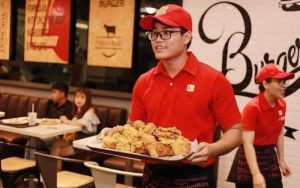 Đồng phục nhân viên Lotteria màu đỏ noorti bật